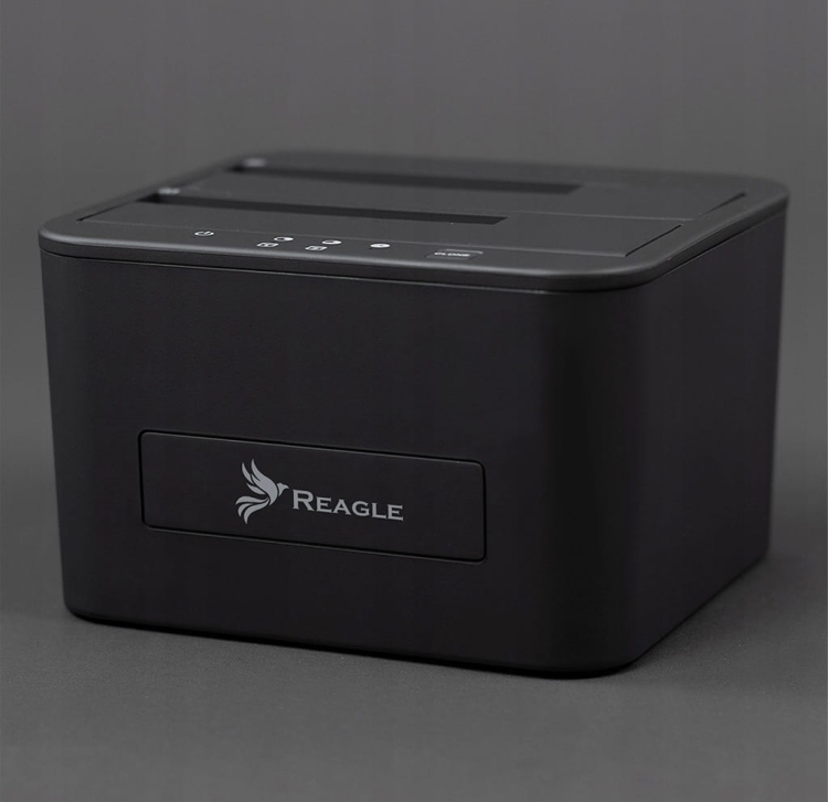Reagle RDOC52 – czarna stacja dokująca do klonowania dysków HDD i SSD bez użycia komputera