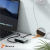 USB-C-auf-Ethernet-Adapter 2.5G RJ45 Reagle – Ansicht auf Schreibtisch mit Laptop
