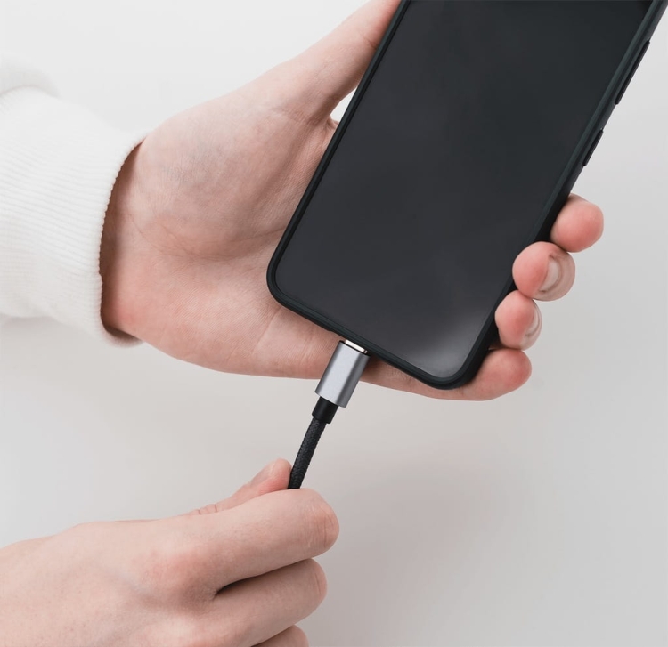 Zbliżenie na wtyczkę USB-C kabla Reagle RUCH200P2 – stabilne połączenie i szybka transmisja sygnału